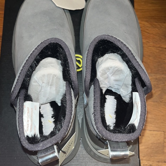 Cole Haan Women’s Zerogrand Bootie Ankle boot. Size 6. Charcoal grey suede. - Picture 4 of 9